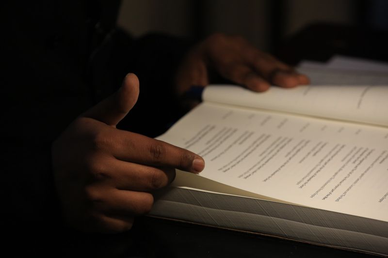 Performance View, Narrating WAR, 2019, Relational Figures, Myymälä2 Helsinki, photos by Aman Askarizad